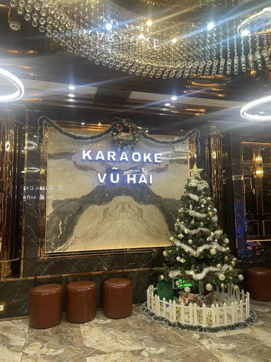 Karaoke Vũ Hải – Quán karaoke Cầu Giấy được yêu thích bởi phong cách hoàng gia