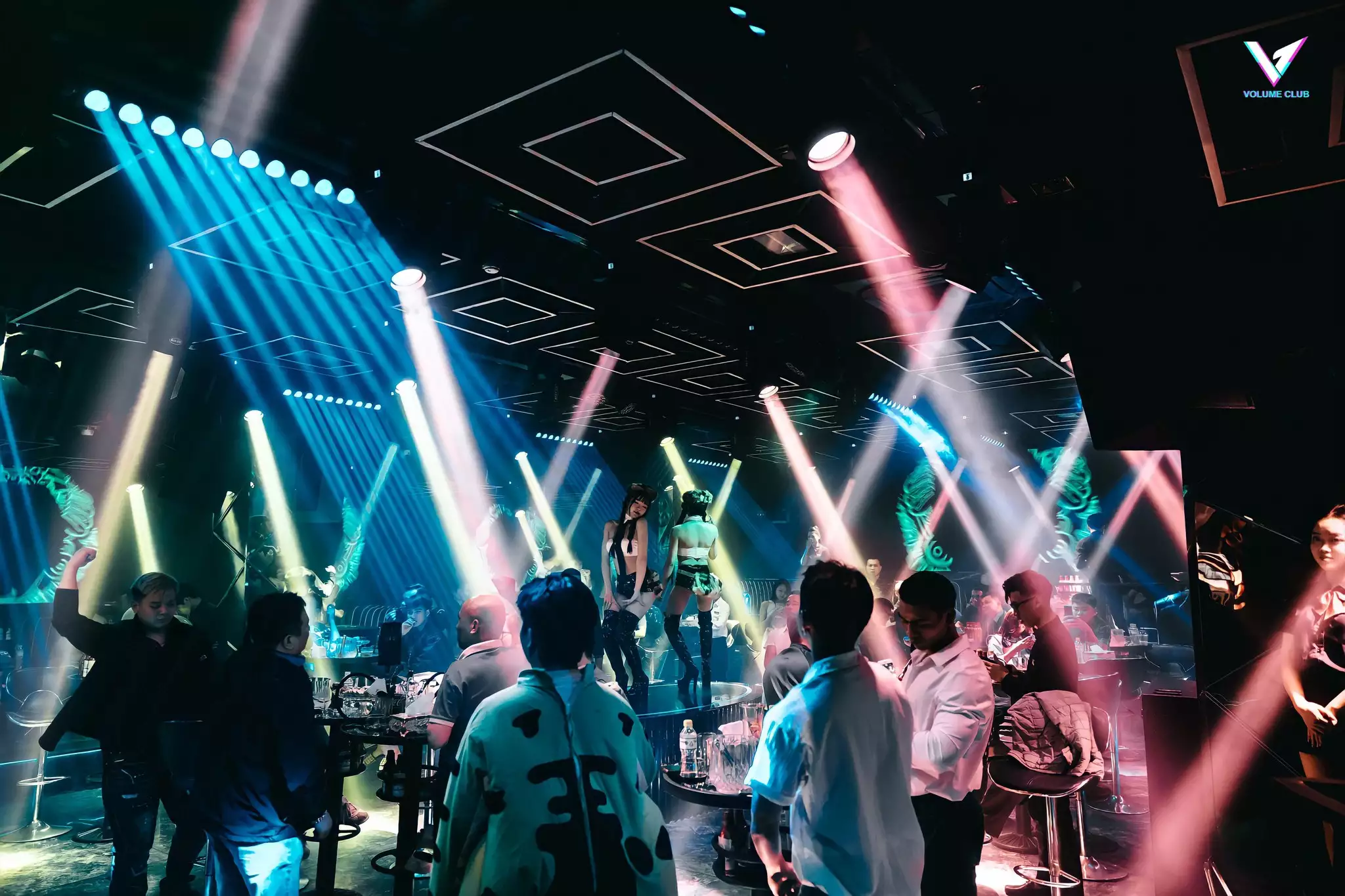 Bar Volume – Địa điểm lý tưởng cho đêm Hà Nội sôi động