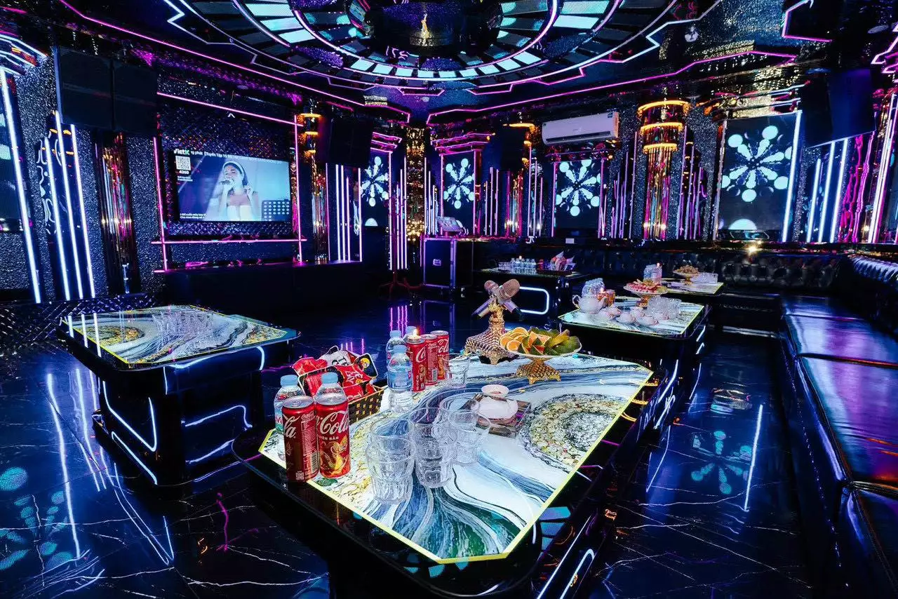 Không gian tại Karaoke F5 Plus Trần Duy Hưng có gì đặc biệt?