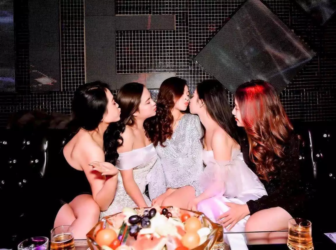 Bùng nổ cảm xúc tại 5 quán karaoke Đống Đa cực chất – Bạn đã thử chưa?