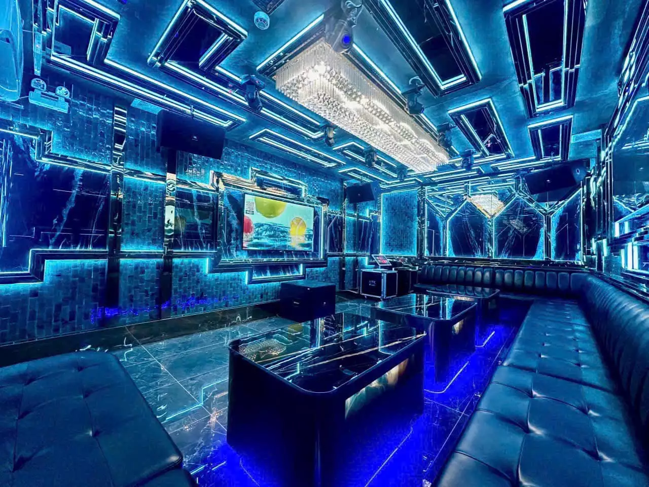 Karaoke Gold Club – Địa chỉ: Phố Nam Đồng