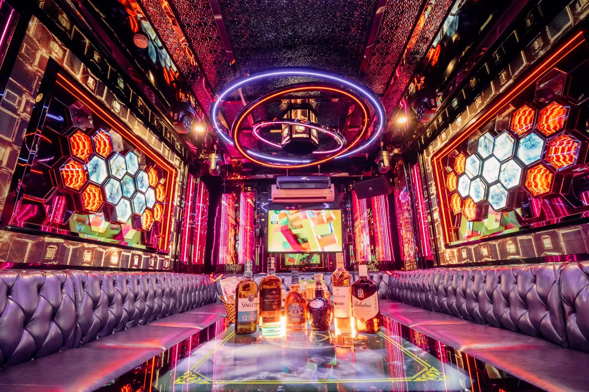 Karaoke A999 Nguyễn Hoàng – Gần bến xe, siêu tiện lợi