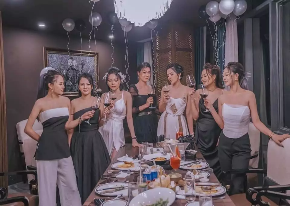 Karaoke Ione – Nguyễn Tuân, Thanh Xuân