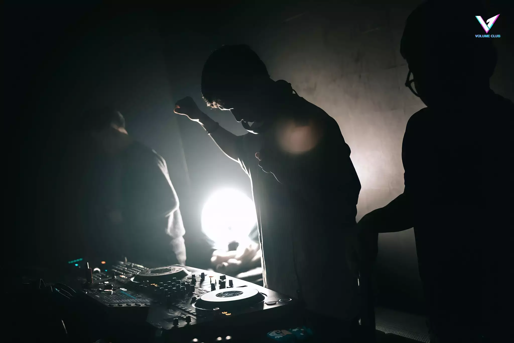 Âm nhạc cực chất – DJ luôn biết “đẩy mood”