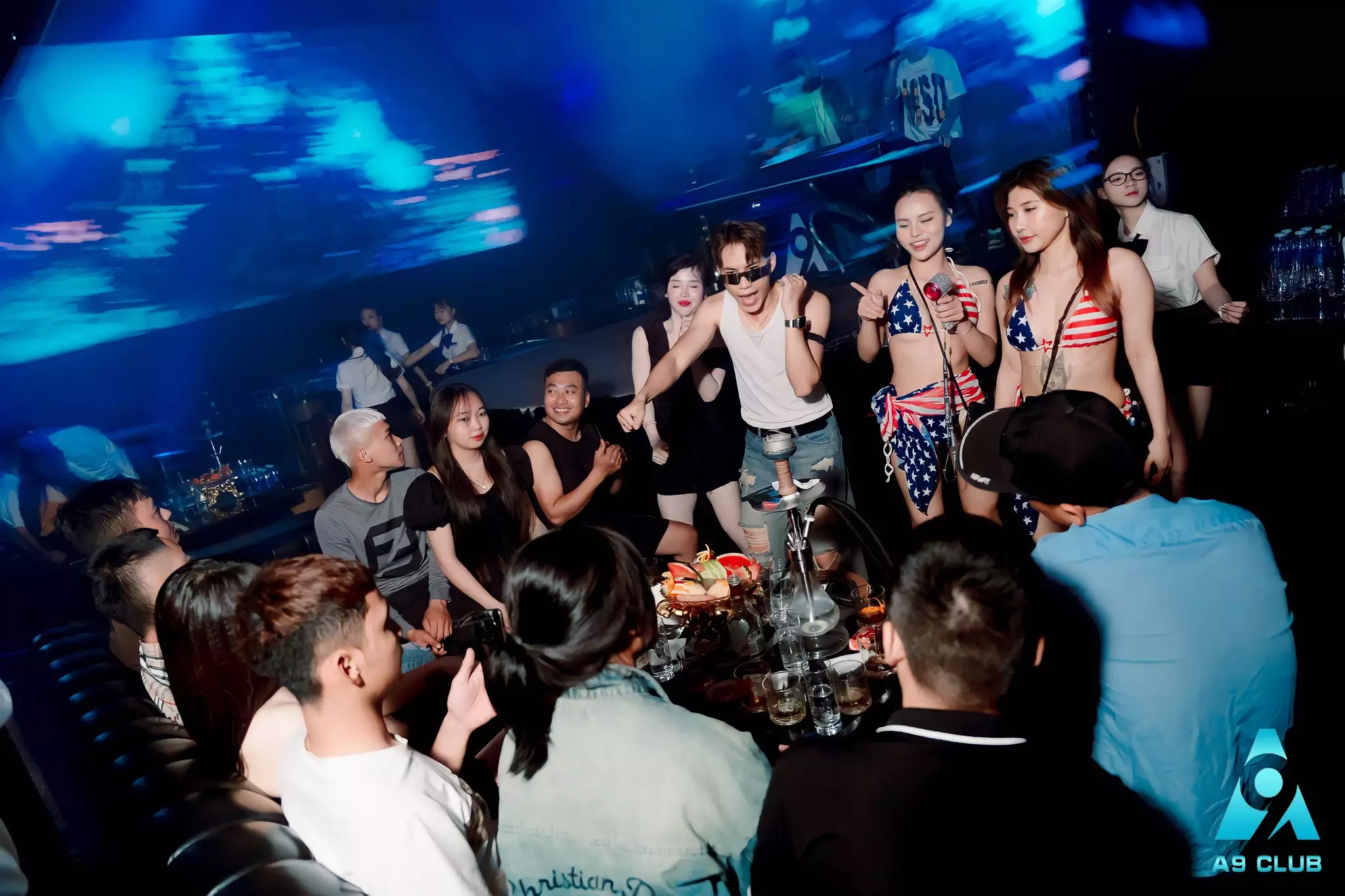 Tại sao giới trẻ ngày càng yêu thích bar Hà Nội?