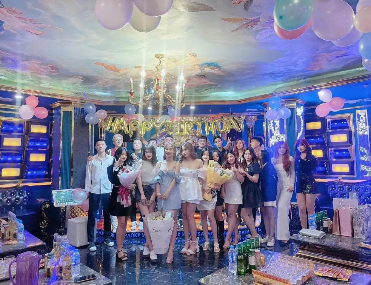 Karaoke Delux Q7 – Trải nghiệm “quẩy tới bến” với nhạc cực sung